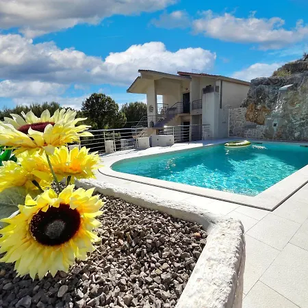 Ivan's Holiday House With Private Swimming Pool Apartment