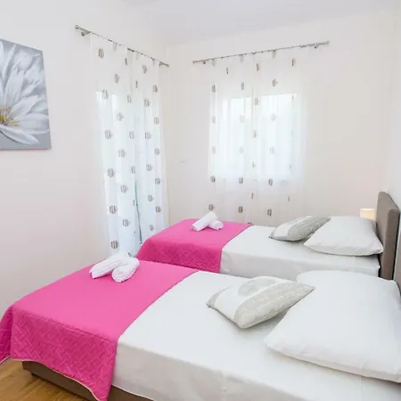 Ivan's Holiday House With Private Swimming Pool Apartment *