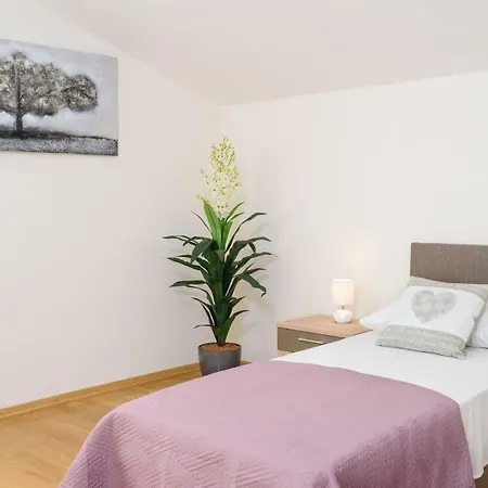 Apartment Ivan's Holiday House With Private Swimming Pool *