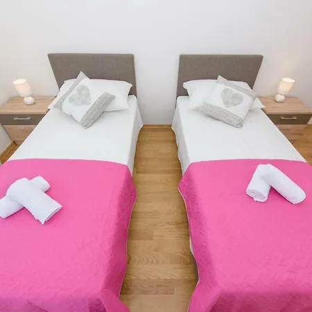 Apartment Ivan's Holiday House With Private Swimming Pool Klis