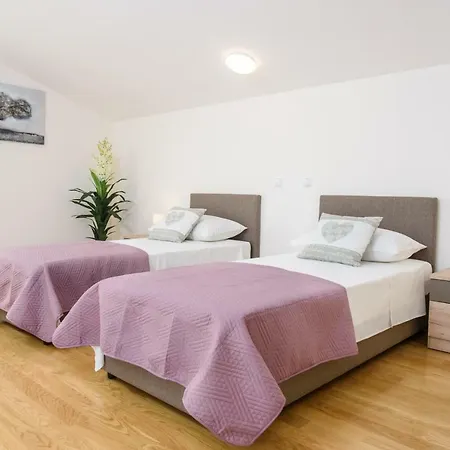 Apartment Ivan's Holiday House With Private Swimming Pool