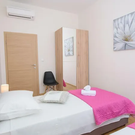 Ivan's Holiday House With Private Swimming Pool Apartment *