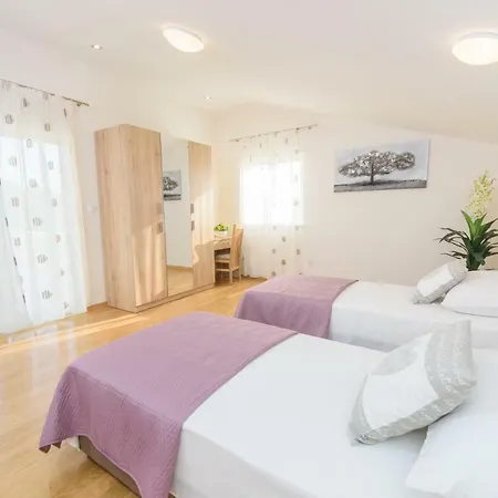 Apartment Ivan's Holiday House With Private Swimming Pool Klis