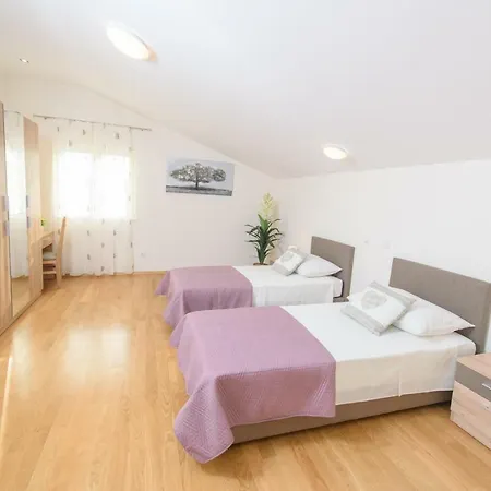 Ivan's Holiday House With Private Swimming Pool Apartment *