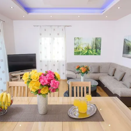 Ivan's Holiday House With Private Swimming Pool