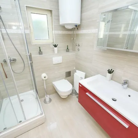 Apartman Ivan's Holiday House With Private Swimming Pool